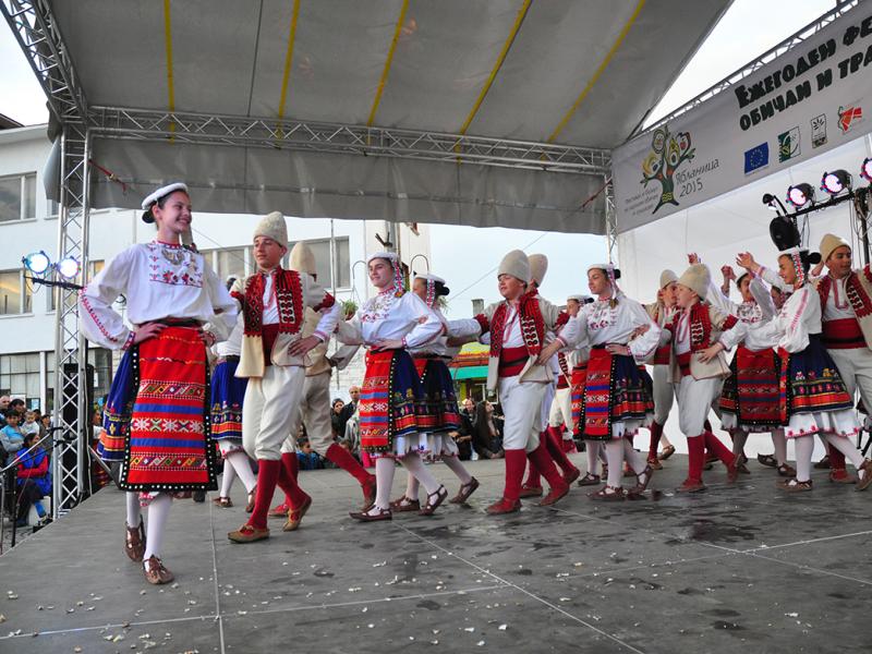 Първи фестивал  ибазар на народни обичаи и традиции в гр.Ябланица